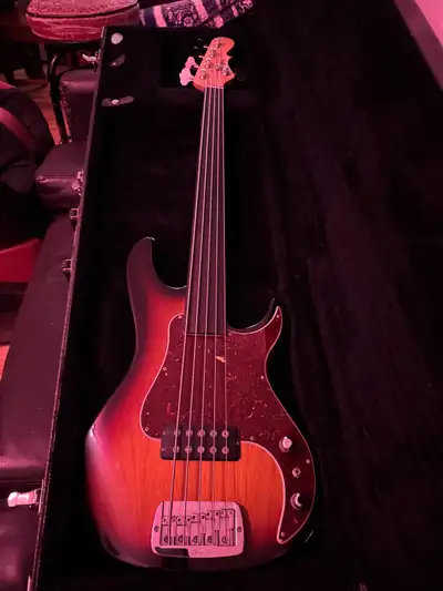 G&L USA Kiloton 5 Fretless Bass ebony fretboard, View more