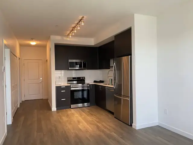 Surrey / Fleetwood One Bedroom + Den in Long Term Rentals in Delta/Surrey/Langley - Image 3