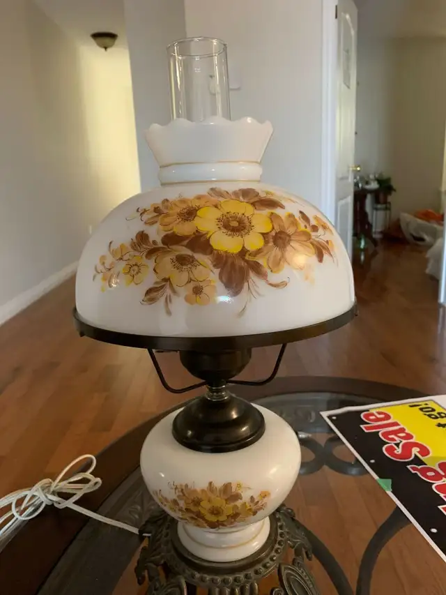 Antique Hurricane Lamp in Arts & Collectibles in Pembroke - Image 3