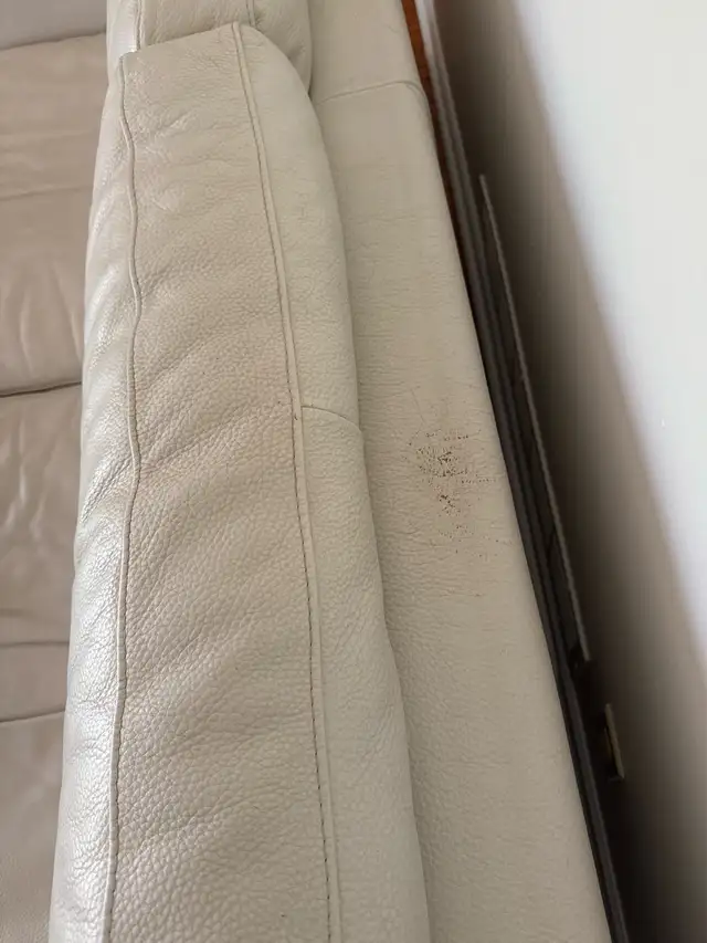 Natuzzi White Leather Couch  in Couches & Futons in Oakville / Halton Region - Image 3