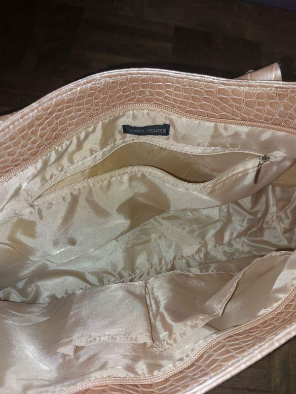 Sac à main comme neuf de marque Joanel En cuir veritable dans Femmes - Sacs et portefeuilles  à Longueuil/Rive Sud - Image 3