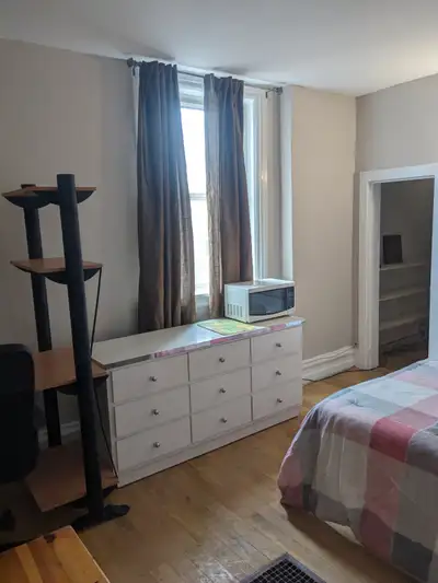 THREE MONTHS OF RENT FREE! EFFECTIVE RENT IS ONLY $1050/MONTH!