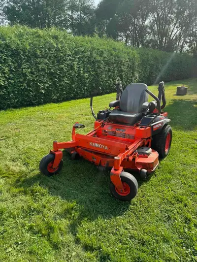 Tracteur Kubota Z723 2015 modèle commercial à essence Réservoir de 44 litres moteur Kohler avec 1993...