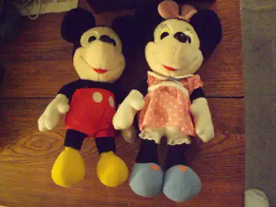 VINTAGE STUFFED MICKEY AND MINNIE MOUSE 1983 HASBRO ABOUT 15 INCH's TALL AND IN GREAT CONDITION