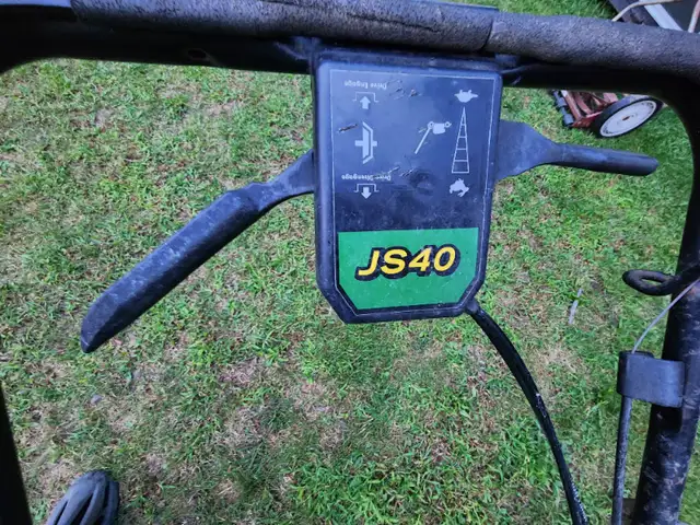 John Deere Intek OHV 7.0hp Zero Turn Lawnmower Model JS40 in Lawnmowers & Leaf Blowers in Windsor Region - Image 6