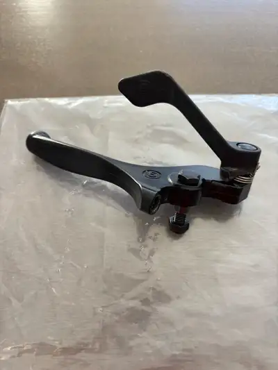 Brake Handle for Gen 4 BRP snowmobile. The parking lock is damaged. All necessary hardware is there....