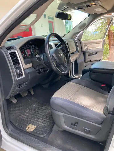 One fussy owner, garage kept, religiously cared for. Has to be seen to be appreciated. Has many opti...