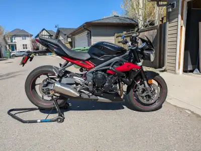 2014 Triumph Street Triple R Mileage: 9,425 km Original Owner Garage Kept No Accidents/Drops Optiona...