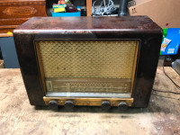 Vintage Phillips P145 Tube Radio for Parts or Repair