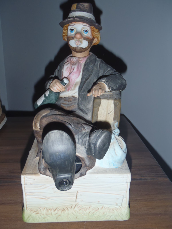 Melody in Motion "Willie the Hobo" Figurine in Arts & Collectibles in Nanaimo - Image 2