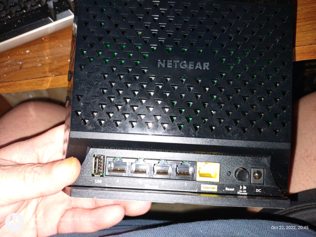 Netgear AC1300 dual band router r6100 in Networking in Windsor Region - Image 2