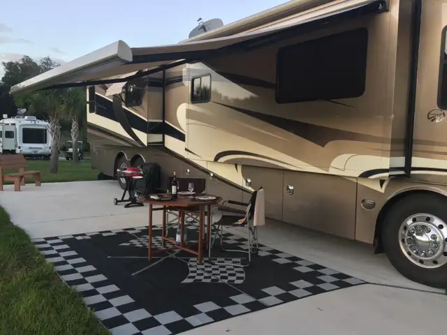 FLORIDA READY - Monaco Dynasty - 4 extensions - VR 45’ – Diesel in RVs & Motorhomes in Laurentides - Image 4