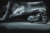 Harley Davidson à vendre, modèle FLHX CVO 2015.  Couleur rare :