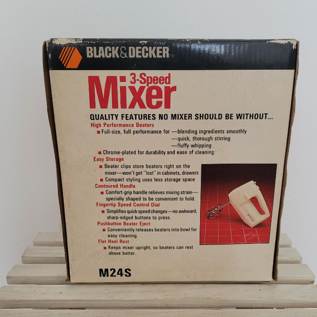 NEVER OPENED 1986 Black & Decker 3-Speed Mixer (H3Z) dans Robots culinaires et mélangeurs  à Ville de Montréal - Image 4