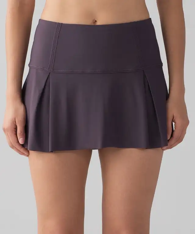 LULULEMON LOST IN PACE SKIRT 13" BLACK CURRANT SIZE 6 in Women's - Bottoms in City of Toronto - Image 3