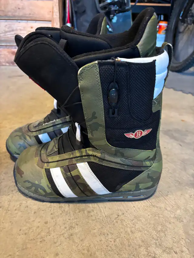 Snowboard boots size 11 & 12 in Snowboard in Calgary - Image 4