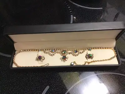 Beau collier et boucle oreille, View more