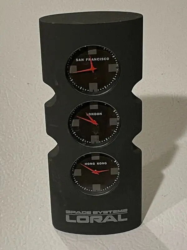 World Desk Clock in Home Décor & Accents in Ottawa - Image 2