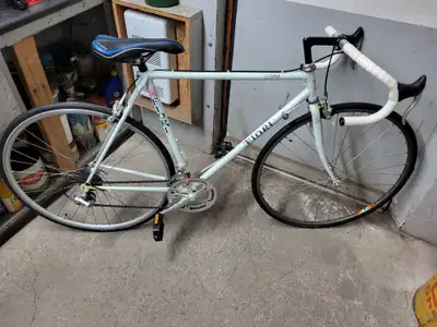 Velo de course fiori blanc 14 vitesses roues 700c cadre 21.5po, View more