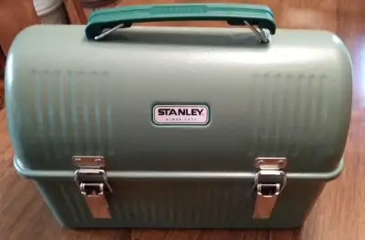 Stanley Boîte à déjeuner classique ,vert martelé, 9.5 L avec thermos chaud/froid 750ml (25oz) Loquet...