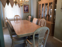 13 piece Universal Tiffany Dining room set in bleached oak