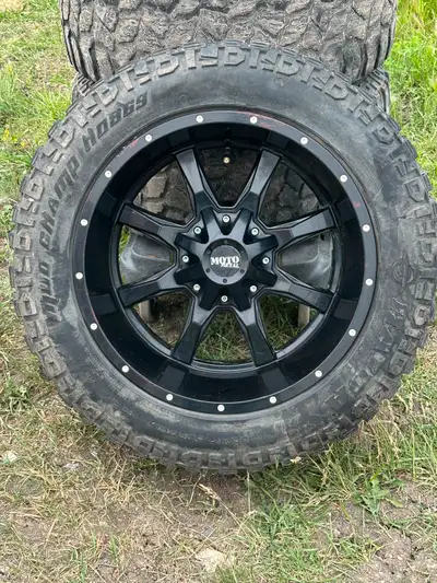 Moto Metal 20” rims with sensors working tires worn. Taken off a 2018 Dodge Ram Truck with all the m...