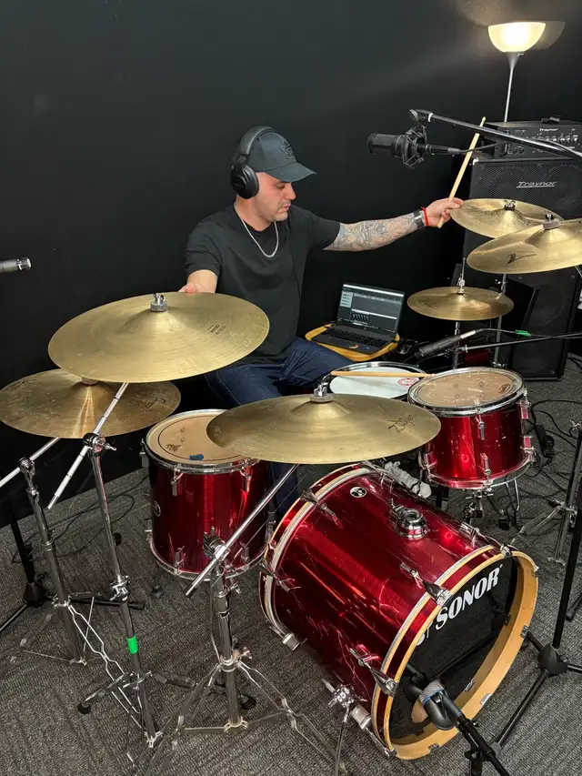  EXPERIENCED DRUMMER LOOKING TO JOIN OR START A BAND 