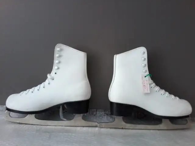 Patins à glace femme (2 pres X 7-7.5)(3 pres X 7.5-8)/$40.00 pre in Skates & Blades in City of Montréal - Image 9