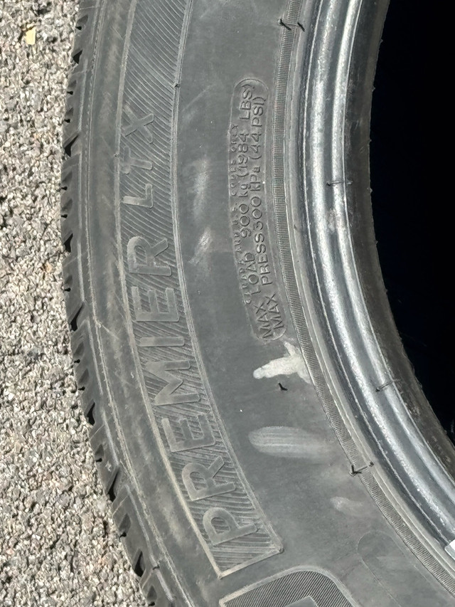235/65R17 - set of 4 all season tires Michelin Premier LTX in Tires & Rims in Ottawa - Image 4
