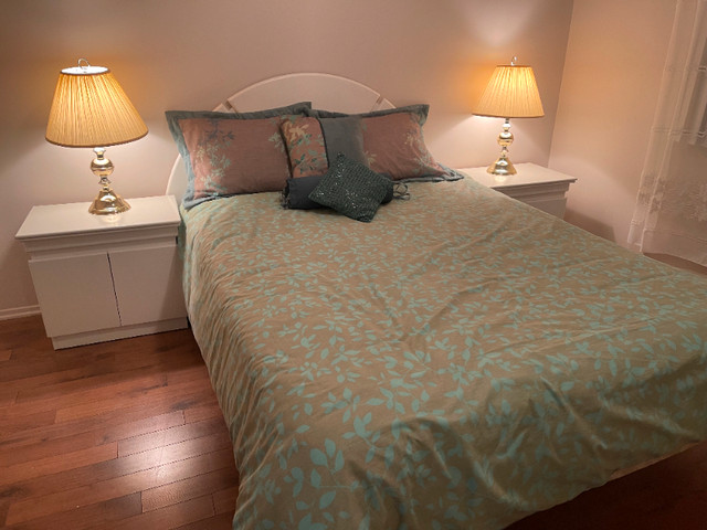 Mobilier de chambre avec lit double à vendre dans Lits et matelas  à Saguenay