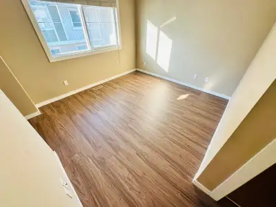 2 MASTER bedroom 2.5 bath 2 garage 1145sq.ft. townhouse in New Brighton. Open concept 9' ceiling mai...