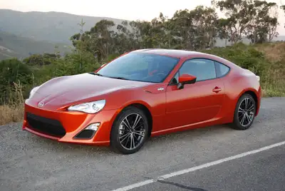 In great condition, runs very well, too much fun on the corners! 7 liters/100 kms. Wide track makes...
