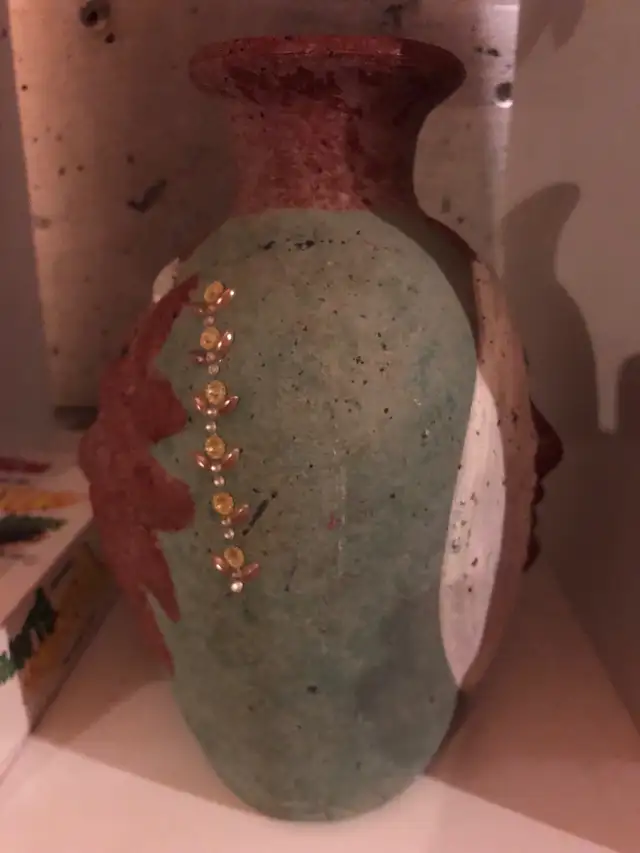 Sun and Moon Vase in Arts & Collectibles in Calgary - Image 6