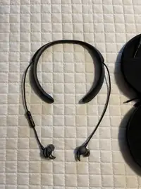 Bose Quiet Comfort 30 wireless noise cancelling headphones