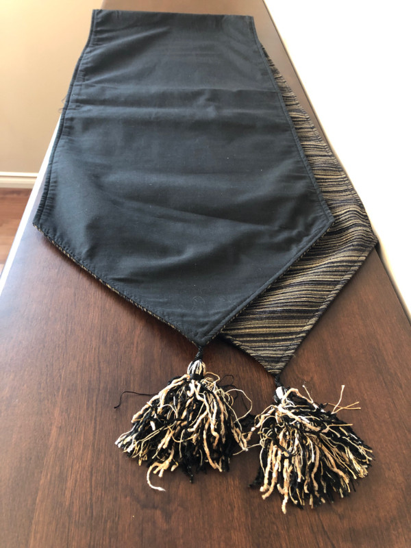 Table Runner with Tassels - 78"L - in Excellent condition! in Home Décor & Accents in Edmonton - Image 4