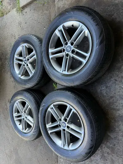 STILL AVAILABLE Came off Hyundai Santa Fe Center bore 67.1 Bolt pattern 5x114.3 Size 235/65/17,Dot 0...