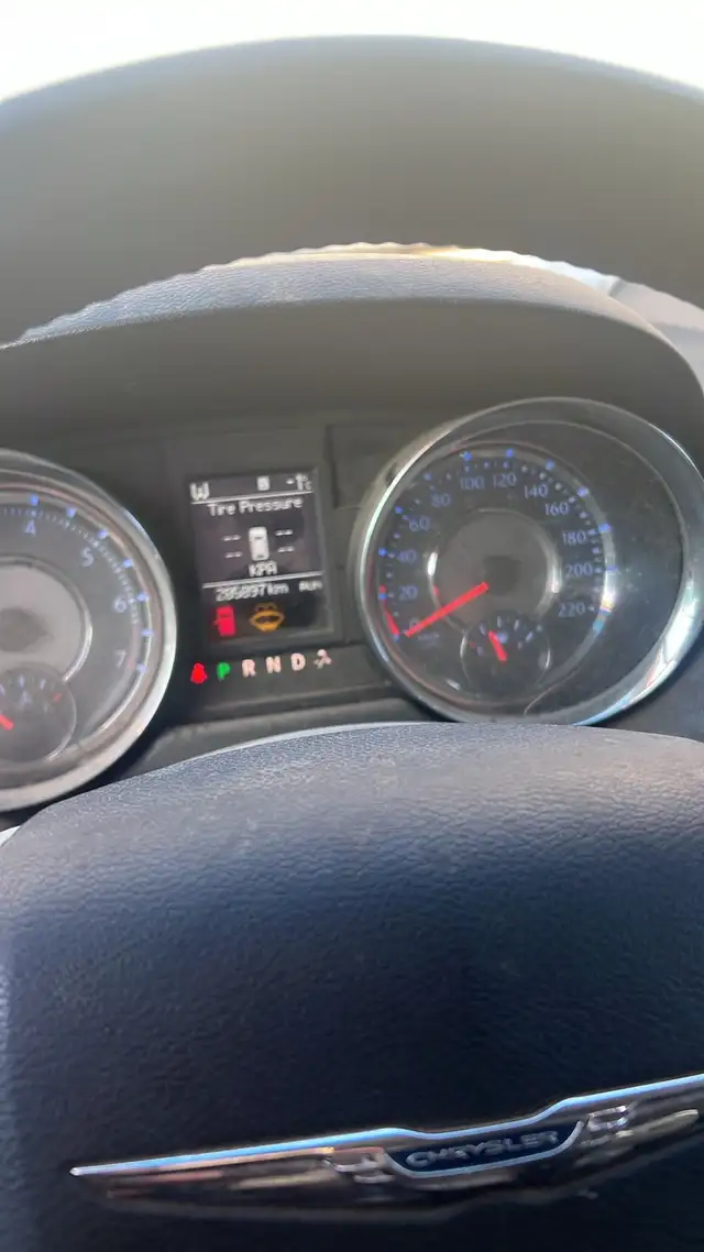 Chrystler town and country 2014 model in Cars & Trucks in Edmonton - Image 2