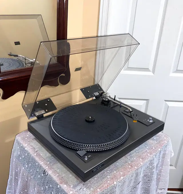 Garrard DD-130 Vintage Direct Drive TurnTable, Fully Manual in Stereo Systems & Home Theatre in Ottawa - Image 3