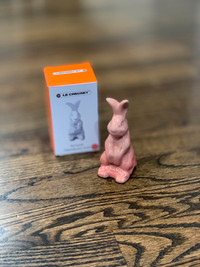 New Le Creuset Salmon Pink Pie Bunny Funnel
