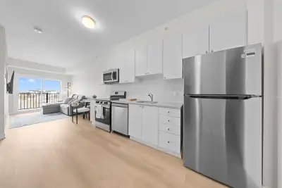 Brand-new 1 bedroom + den condo in the growing Avalon West community of Orléans. This unit is fully...