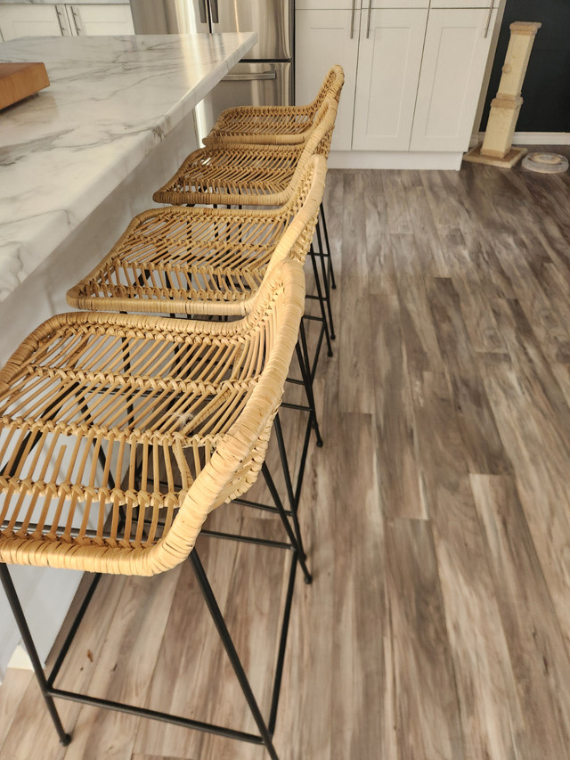 Dining room table set + matching bar stools in Dining Tables & Sets in Cornwall - Image 4