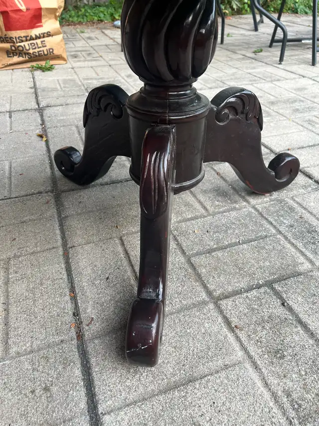 Round Pedestal Side Table in Other Tables in Hamilton - Image 6