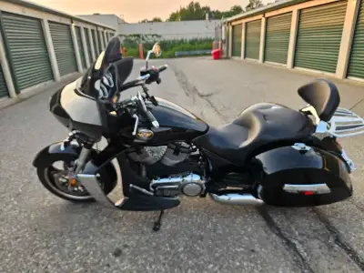 Get ready to hit the open road with this Victory Cross Country, a true touring machine! This used mo...