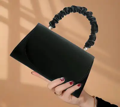 This brand new black purse is a stylish and versatile accessory, perfect for any occasion, featuring...