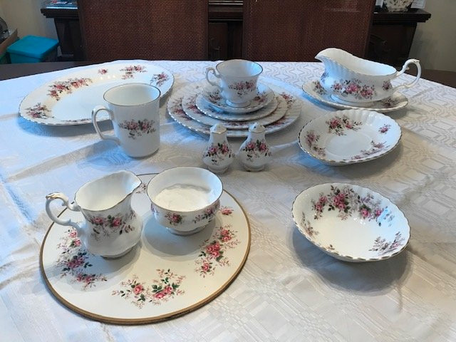 Royal Albert Lavender Rose China Set in Kitchen & Dining Wares in Oshawa / Durham Region