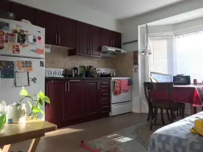 For rent is a bright 3rd floor apartment in a well maintained house in the Harbord Village. 3 Bedroo...