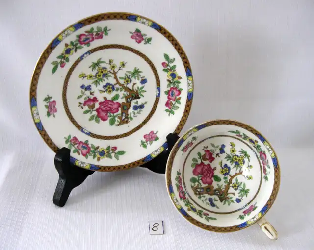 ENSEMBLE DE TASSES/SOUCOUPES PORCELAINE ANGLAISE VOTRE CHOIX. in Arts & Collectibles in West Island - Image 7
