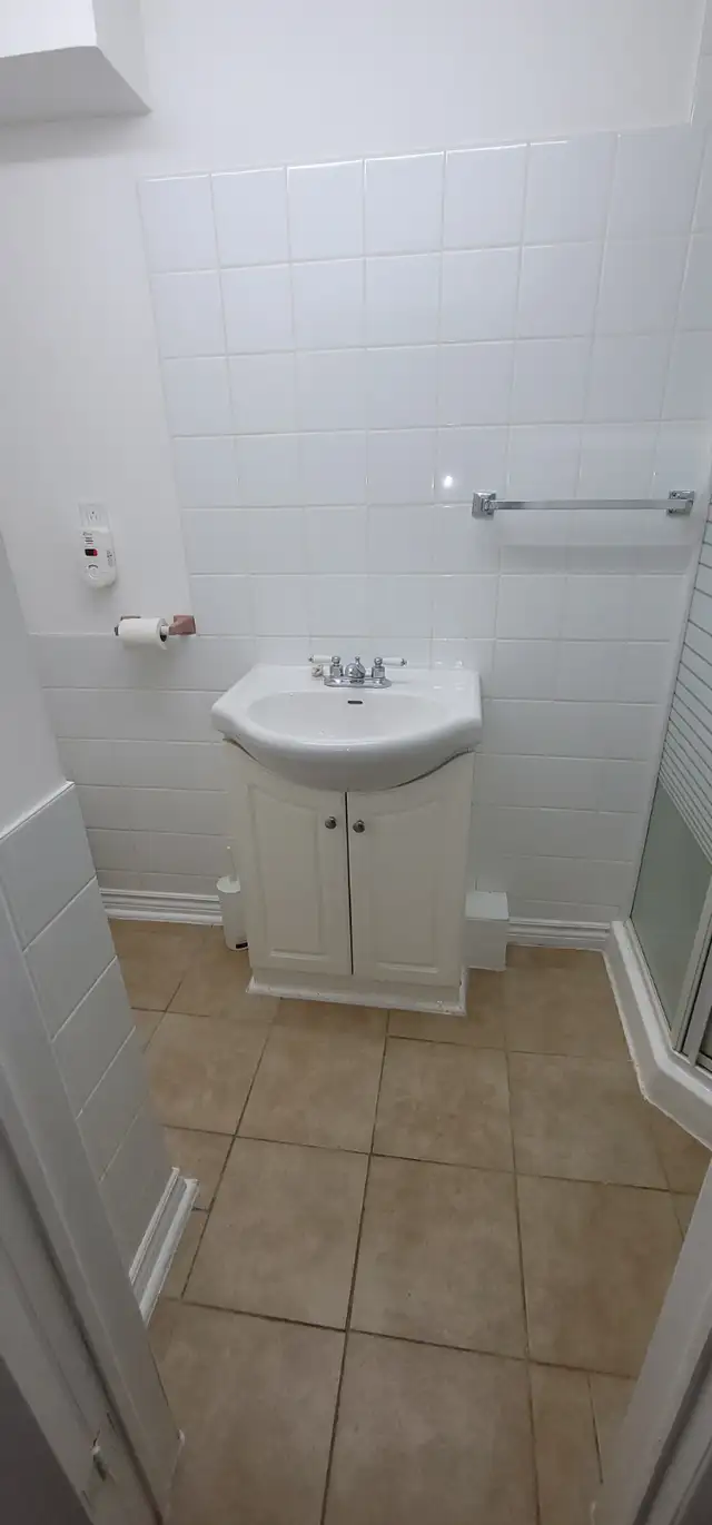 Sep. Ent, private, 1-BDRM BSMNT Apt, Kennedy STN/GO in Long Term Rentals in City of Toronto - Image 10