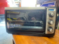 Toaster oven. New condition never used. Works as should
