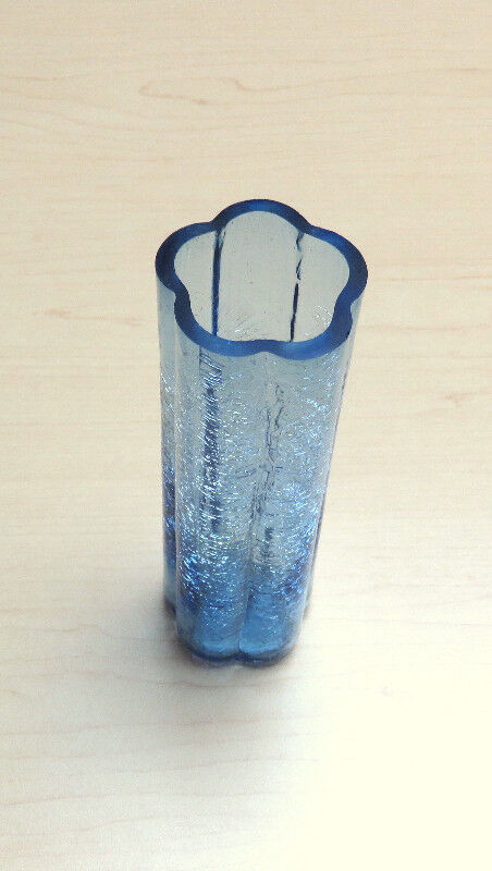 Vase décoratif ou à fleurs, en verre craquelé bleu océan dans Décoration intérieure et accessoires  à Ville de Québec - Image 3